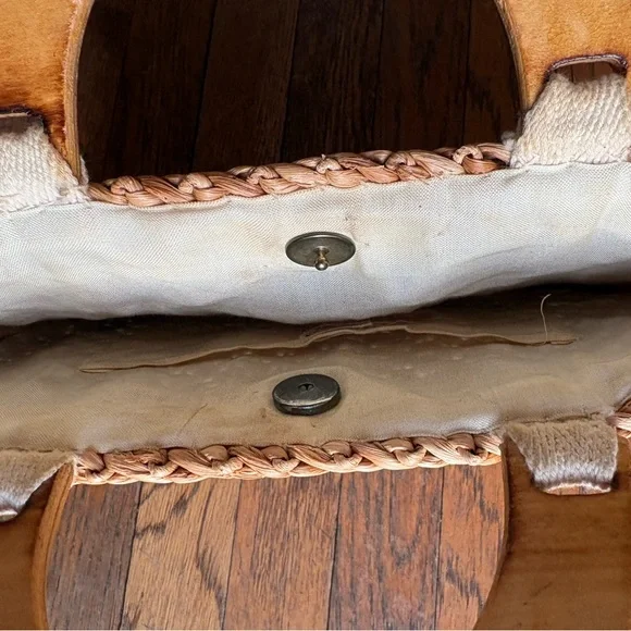 Handcrafted Tan Woven Bag with Wooden Handles Vintage - Picture 6 of 8